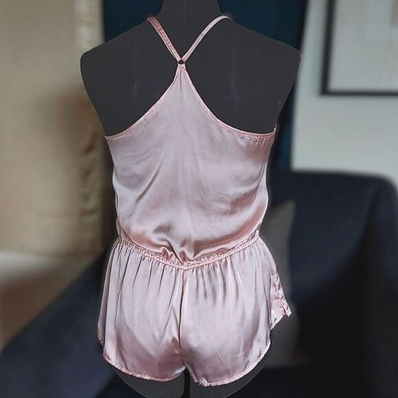 Vtg baby pink faux wrap ruffle trim romper - Picture 3 of 16